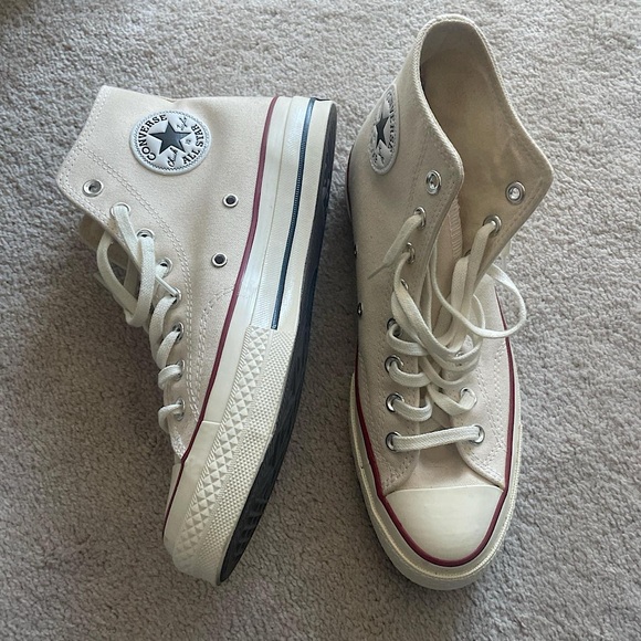 Chuck Taylor Converse - Picture 2 of 4